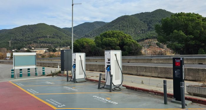 Instalación de puntos de recarga en la estación de servicio La Garriga de Barcelona