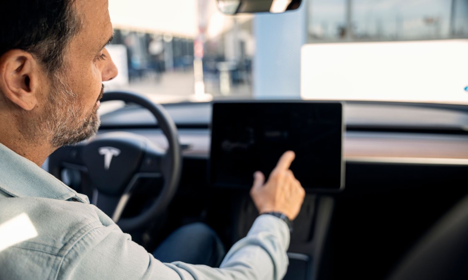 Les clients et le personnel expriment leur satisfaction concernant l’installation de bornes de recharge de VE dans les parkings des entreprises et des commerces